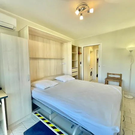 Vezelay, By Welcome To Apartment