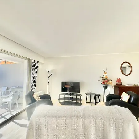 Vezelay, By Welcome To Apartment