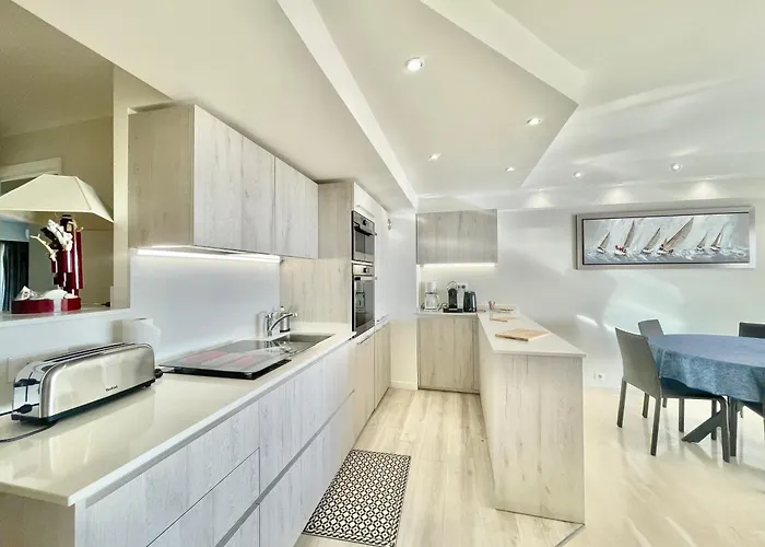 Vezelay, By Welcome To Apartment *