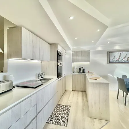 Vezelay, By Welcome To Apartman *